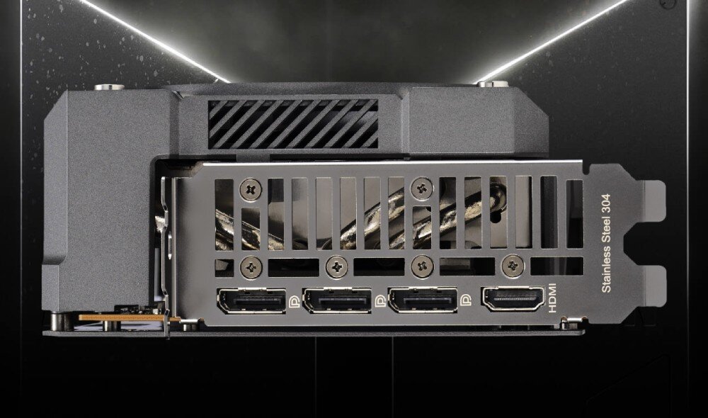 Karta graficzna ASUS TUF Gaming Radeon RX 9070 XT OC 16GB Widok tylnego panelu karty graficznej z czterema złączami wideo: trzema DisplayPortami i jednym HDMI. Obudowa z opisem 'Stainless Steel 304', porty, wyjścia, rozdzielczość