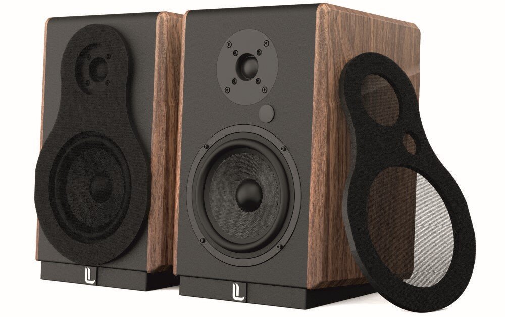 Kolumny głośnikowe LAUDBERG M1 maskownice magnetyczne ochrona, kolumny ze zdjętą maskownicą po skosie na białym tle