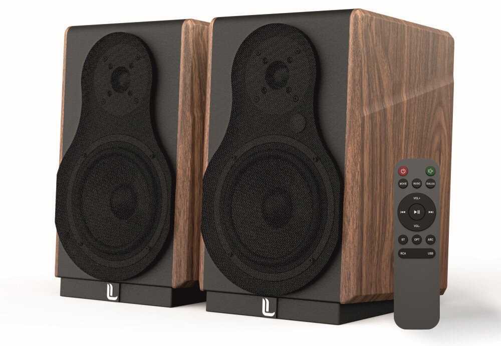 Kolumny głośnikowe LAUDBERG M1 pilot zdalnego sterowania wygoda, kolumny  z pilotem po skosie na białym tle