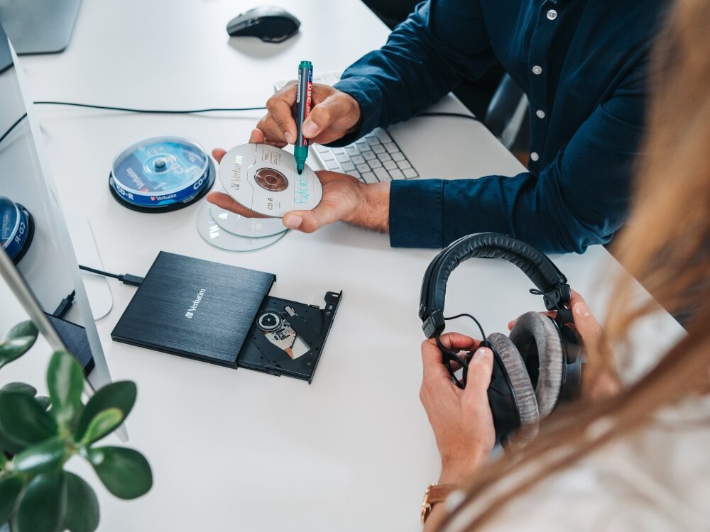 Płyta VERBATIM CD-R, 700 MB, 52x
                płyta w dłoni