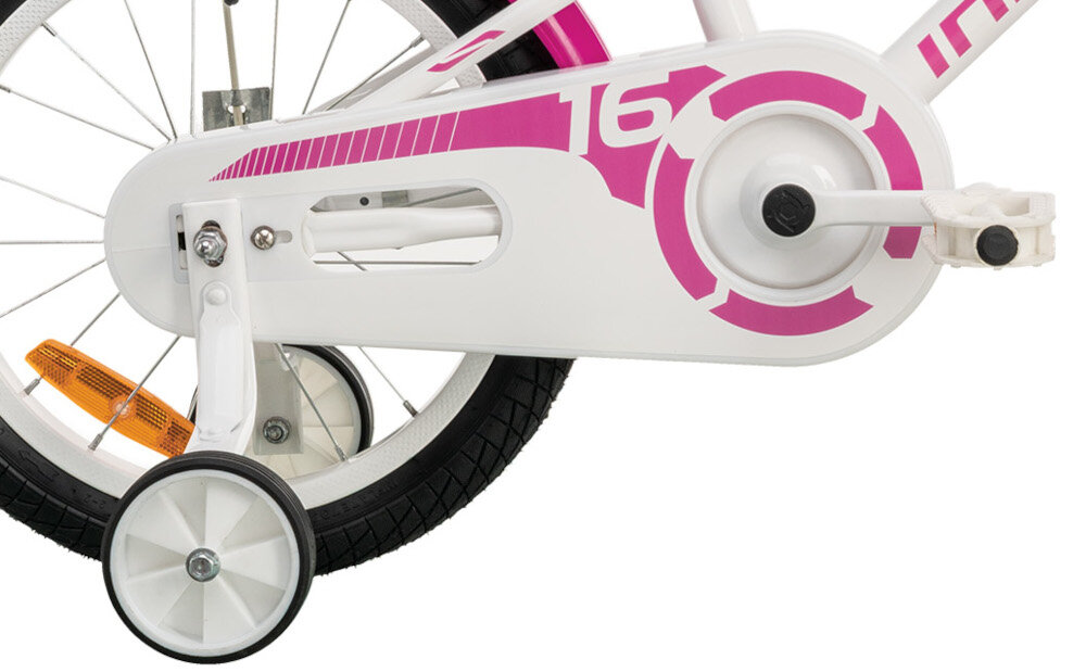 Rower dziecięcy INDIANA Roxy Kid 16 dla dziewczynki Biały zbliżenie na kółka boczne i osłonę łańcucha boczne kółka asekurują dziecko w początkowej fazie nauki łatwy demontaż osłona łańcucha stylowa