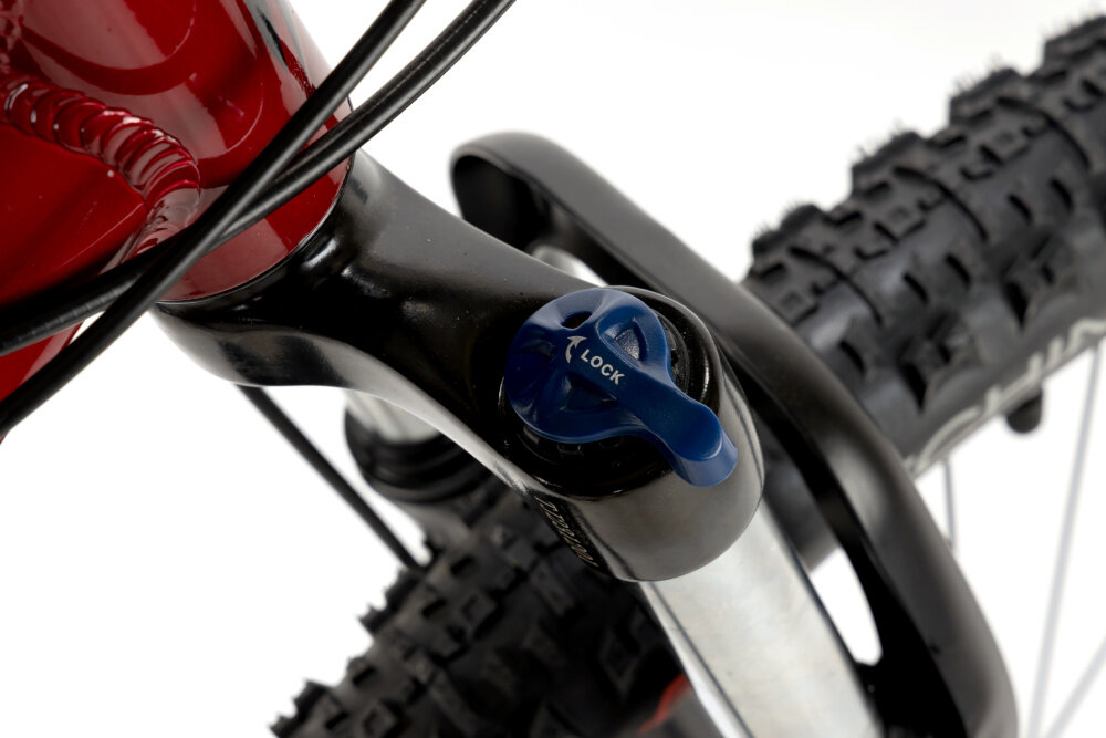 Rower górski MTB INDIANA X-Pulser 1.9 M19 29 cali męski Czerwony zbliżenie na amortyzator rower typu hardtail przedni amortyzator sprężynowy marki ZOOM ułatwia najeżdżanie na przeszkody i niweluje wstrząsy