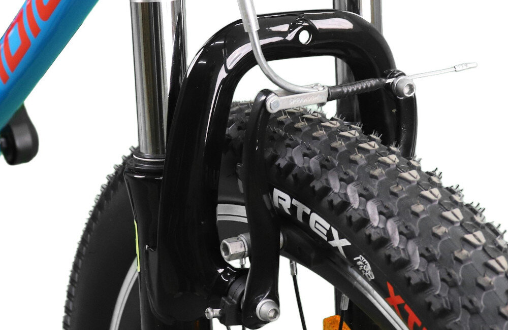 Rower młodzieżowy INDIANA X-Pulser 2.4 24 cale dla chłopca Niebiesko-czerwony zbliżenie na tyly hamulec podstawa bezpieczeństwa hamulce typu V-Brake lekkie duża siła hamowania z przodu i z tyłu podwójny pakiet bezpieczeństwa