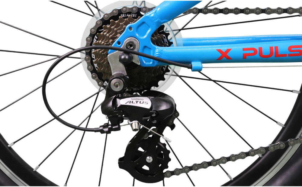 Rower młodzieżowy INDIANA X-Pulser 2.4 24 cale dla chłopca Niebiesko-czerwony zbliżenie na przerzutki 21 przełożeń przednia przerzutka SHIMANO Tourney do rekreacyjnej jazdy na rowerze duża wytrzymałość sprawne działanie zmiana biegów jest płynna i bezproblemowa tylna przerzutka SHIMANO Altus technologia Shadow przerzutka jest schowana i mniej narażona na uszkodzenia