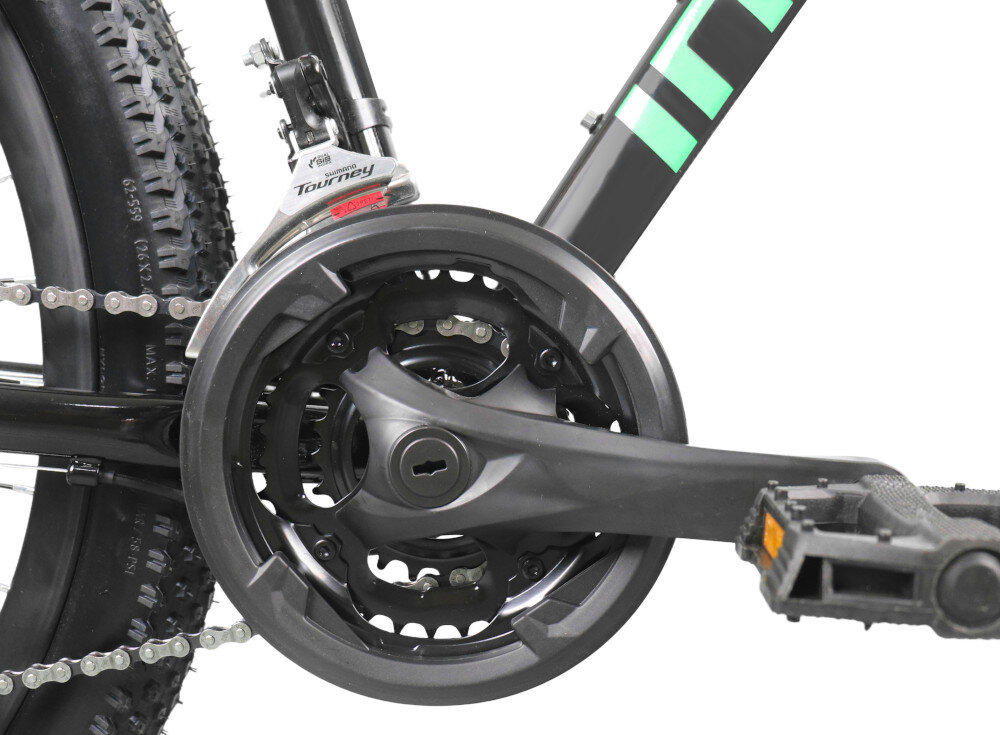 Rower młodzieżowy INDIANA X-Pulser 2.6 26 cale Czarno-zielony zbliżenie na korbę i wolnobieg stalowa wydajna konstrukcja korby marki INDIANA wolnobieg BEST typu 14-28z solidny i wytrzyma obciążenie nawet w trudnych warunkach