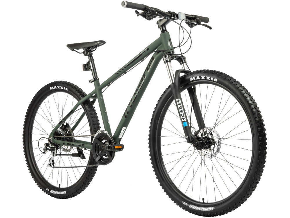 Rower górski MTB INDIANA X-Pulser 2.9 M21 29 cali męski Zielony rower na białym tle widoczny od przodu pod skosem góral pojazd dla sportowców do jazdy wyczynowej uniwersalny dla amatorów zwrotny łatwo wchodzi w zakręty do jazdy w mieście za miastem w lesie na górskim szlaku w błocie nie za głębokim piachu