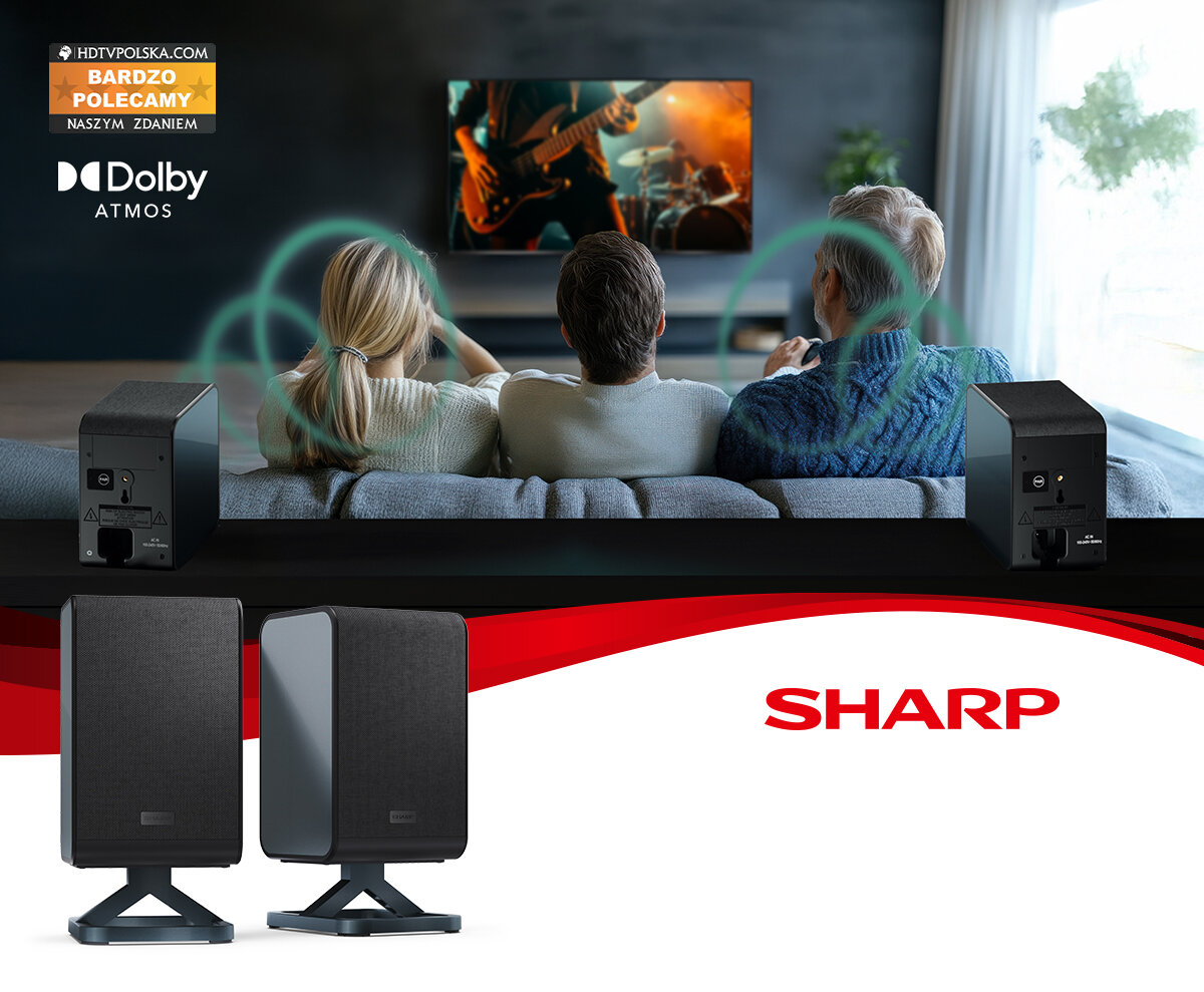 Kolumny głośnikowe SHARP HT-SPR52021 dźwięk przestrzenny design efekt kinowy, osoby siedzące na kanapie oglądające film, głośniki stojące za kanapą