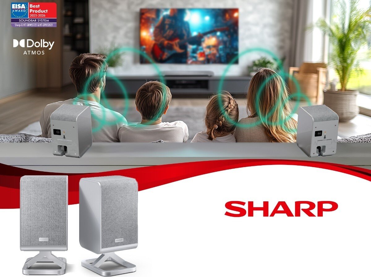 Kolumny głośnikowe SHARP HT-SPR52021 dźwięk przestrzenny design efekt kinowy, osoby siedzące na kanapie oglądające film, głośniki stojące za kanapą