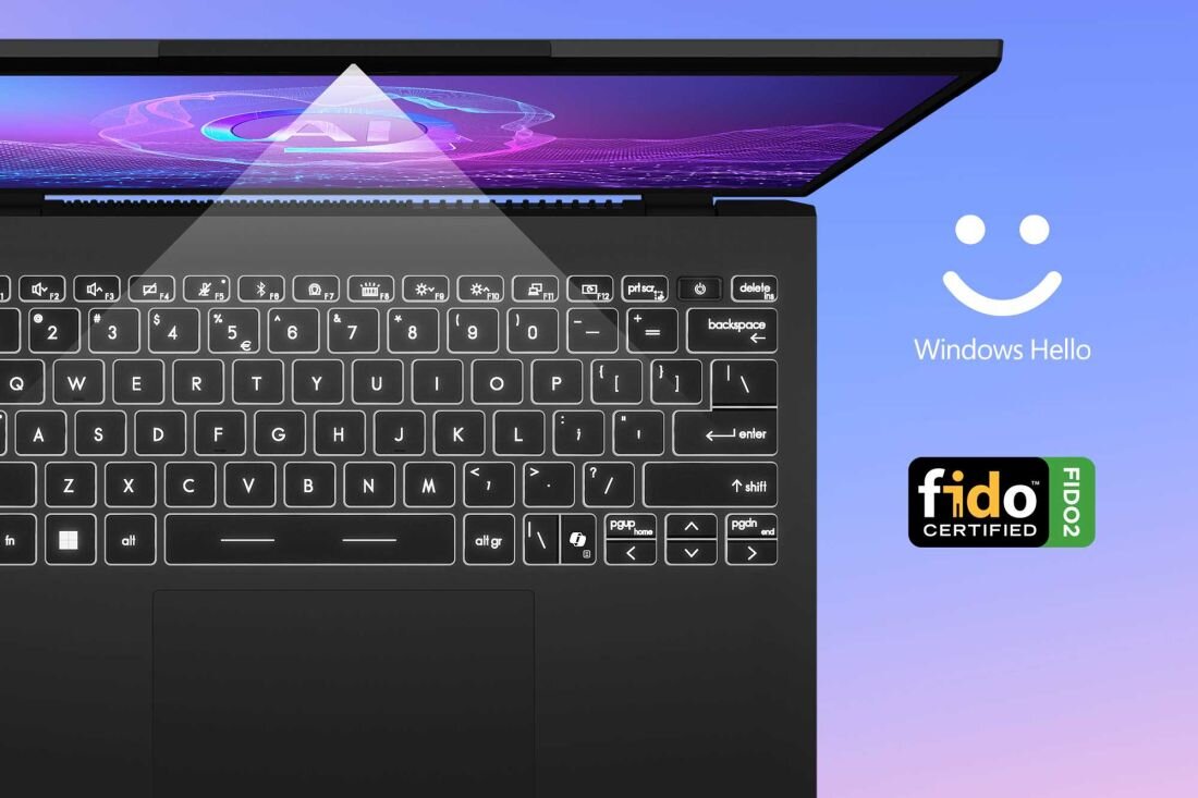 Widok z góry na podświetlaną klawiaturę laptopa MSI Prestige 13 AI Evo, promień światła skierowany z kamery na klawiaturę, po prawej stronie ekranu logo Windows Hello i certyfikat FIDO2 – ilustracja funkcji biometrycznego logowania i bezpieczeństwa. – Logowanie bez haseł Windows Hello 