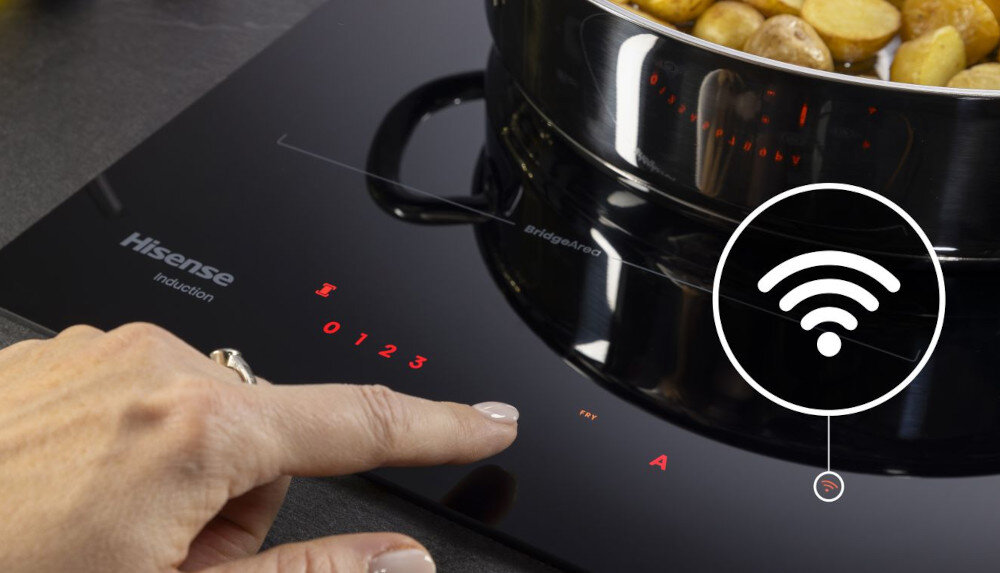 PŁYTA HISENSE HI6443BSCW lifestyle wizualizacja panel zbliżenie ikony grafika Wi-fi palec Połączenie z Wi-fi zdalne sterowanie Connect Life precyzja wygoda