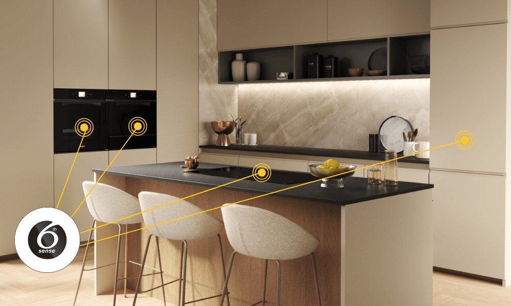 Piekarnik WHIRLPOOL WOI7P8FHT1SBA zdjęcie lifestyle punkty front piekarnik zamknięty panel sterowania kuchnia zabudowa