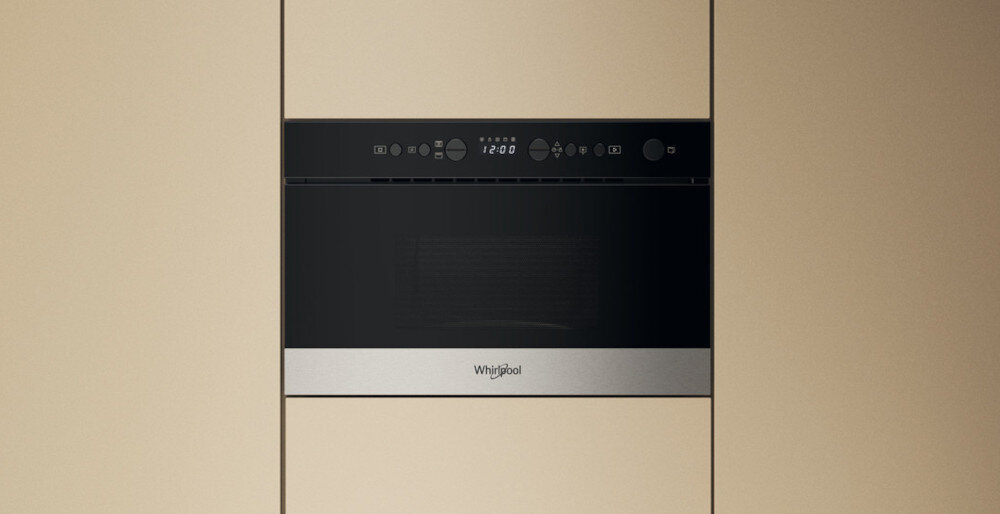 KUCHNIA MIKROFALOWA WHIRLPOOL WMN574BX lifestyle front zamknięta kolor czarny panel funkcje oświetlone wnętrze potrawa w środku logo Funkcje JetStart JetStart błyskawiczne szybkie nagrzewanie wnętrza do zup wody pełna moc