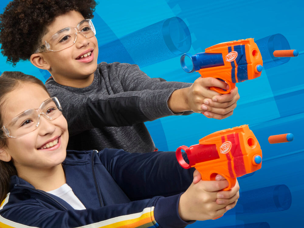 Wyrzutnia NERF N Series Duo Pack G1492EU4 baner z postaciami i wyrzutnią w nawiązującym wzorze