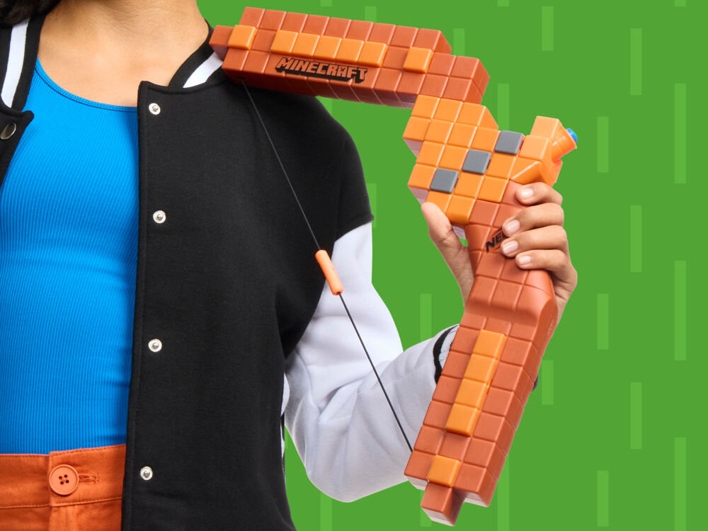 Wyrzutnia NERF Minecraft Bow G1120EU4 łucznik strzałki intuicyjny mechanizm wiele ruchu wiele emocji zabawa w domu zabawa na zewnątrz