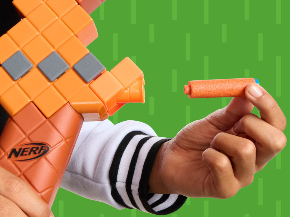 Wyrzutnia NERF Minecraft Bow G1120EU4 8 strzałek daleki zasięg kompatybilność dopasowanie ćwiczenie celności zabawa połączona z ruchem