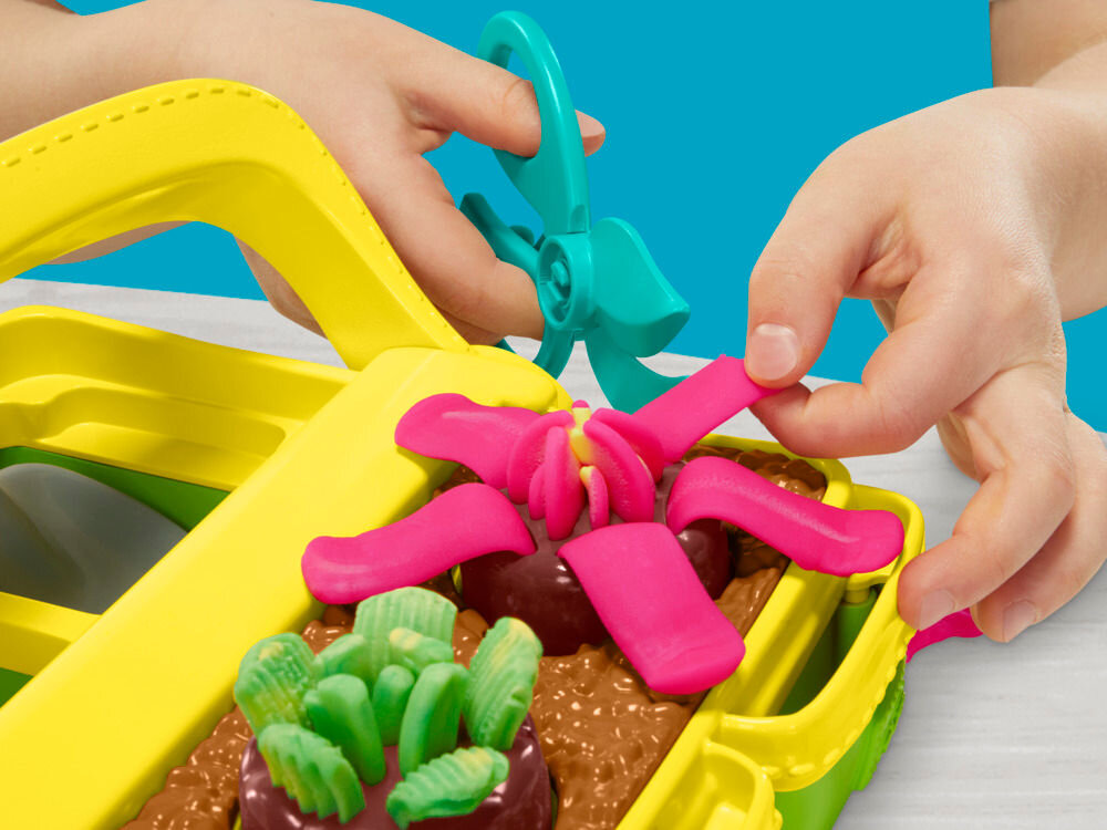 Ciastolina PLAY-DOH Blooming Flowers G04925L0 przycinanie nożyczkami płatków trzy karty instrukcji samodzielna praca logiczne myślenie nożyczki łopatka nożyk