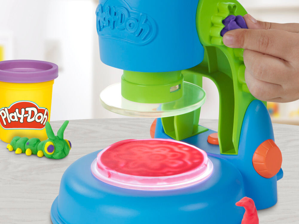 Ciastolina PLAY-DOH Light and look Microskope G04945L0 płytka z preparatem pod mikroskopem w tle pojemnik z masą foremki szkiełka