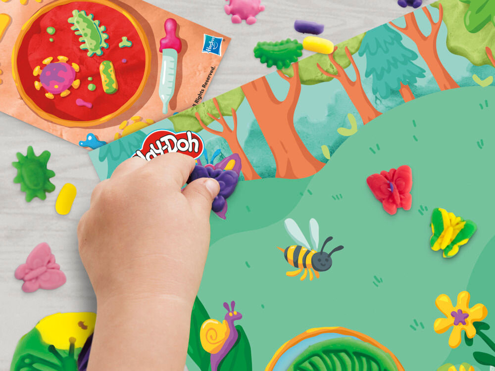 Ciastolina PLAY-DOH Light and look Microskope G04945L0 mata z motywem przyrody tworzenie historii scenek poznawanie świata wiedza o środowisku