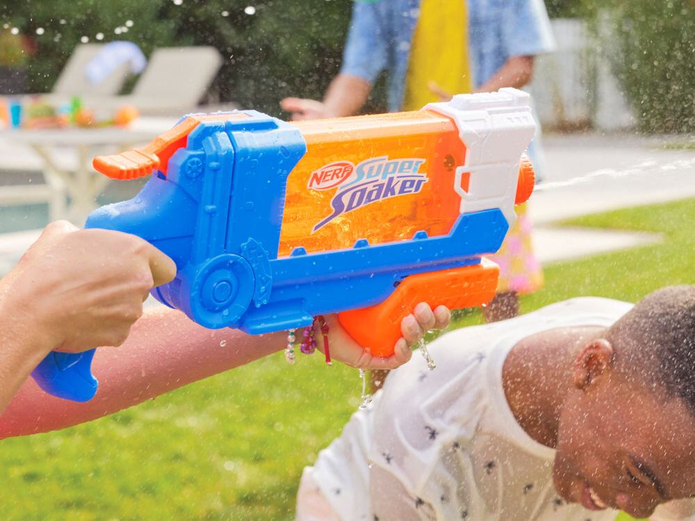 Wyrzutnia NERF Super Soaker Flip Fill F86435L0 pojemnik 100 ml łatwe napełnienia napełnianie przez zanurzenie ćwiczenie celności zabawa połączona z ruchem