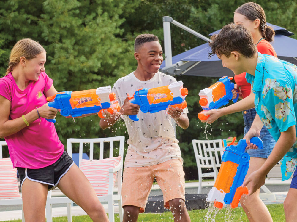 Wyrzutnia NERF Super Soaker Flip Fill F86435L0 zabawa na zewnątrz zabawa w ogrodzie na podwórku wspólna aktywność refleks koordynacja