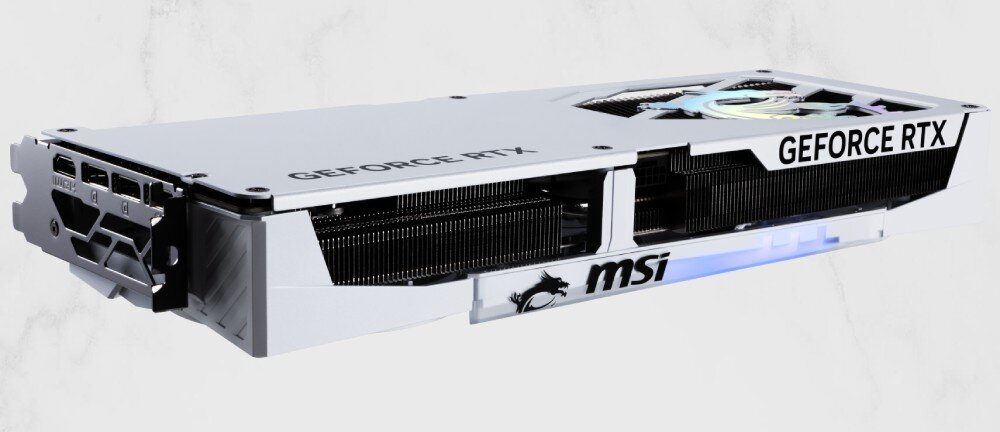 Karta graficzna MSI GeForce RTX 5070 Gaming Trio OC White 12GB DLSS 4 Widok z boku przedstawiający dolną krawędź karty graficznej z logo MSI oraz gęsto upakowanym radiatorem chłodzenia, biblioteki, przeznaczenie, zastosowanie