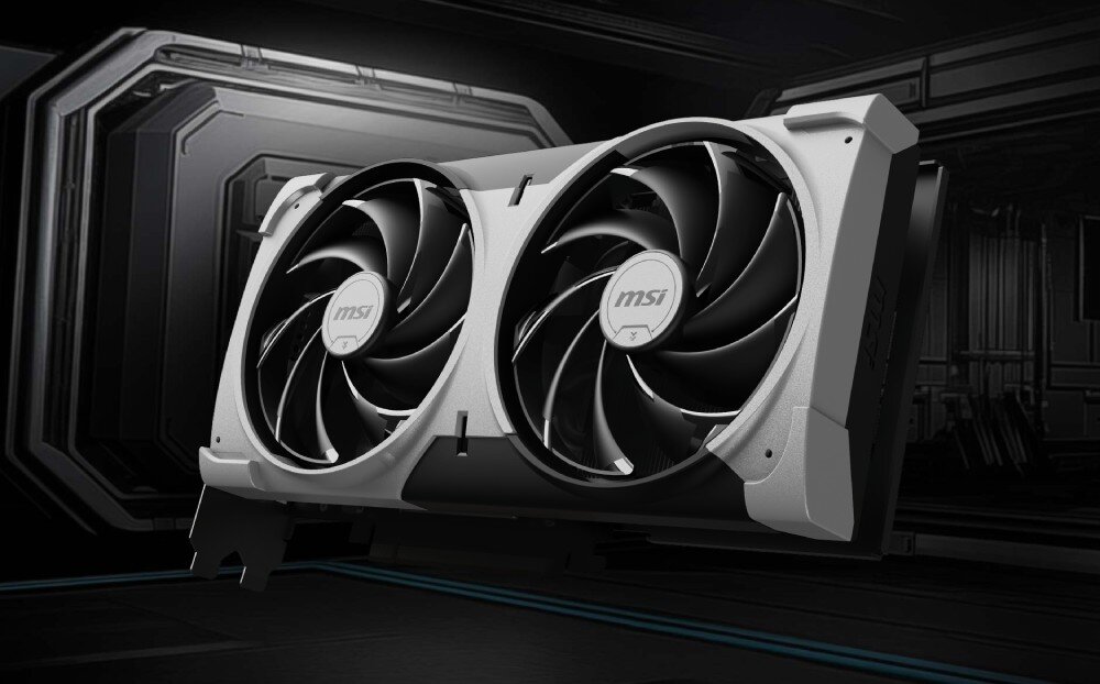 Karta graficzna MSI GeForce RTX 5070 Ventus 2X OC 12GB Zbliżenie na kartę graficzną z dwoma dużymi wentylatorami, widoczną na tle futurystycznego wnętrza, opis