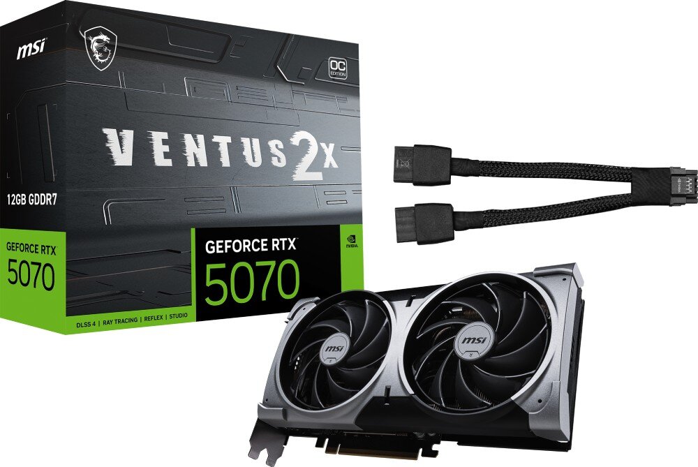 Karta graficzna MSI GeForce RTX 5070 Ventus 2X OC 12GB Karta graficzna wraz z pudełkiem i dwoma kablami zasilającymi na białym tle, zestaw