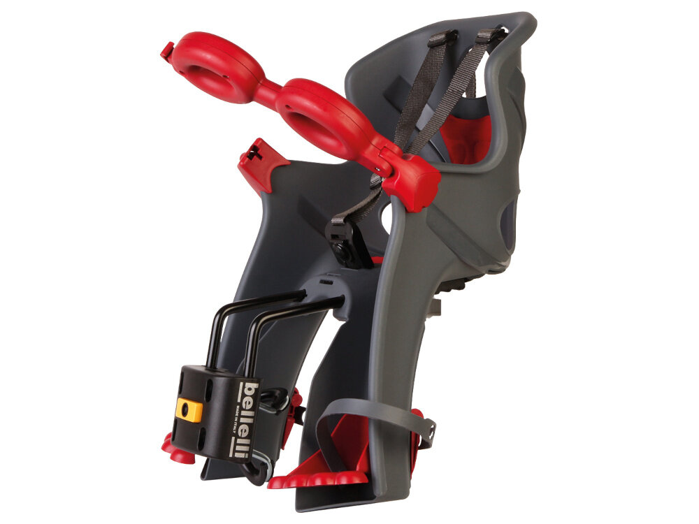 Fotelik rowerowy BELLELLI Freccia Ciemnoszary fotelik na białym tle widoczny od przodu pod skosem odpięty pałąk trzypunktowe pasy bezpieczeństwa stabilnie utrzymują dziecko w siedzisku centralna klamra z dwoma ustawieniami głębokości można zapinać i odpinać go jedną ręką