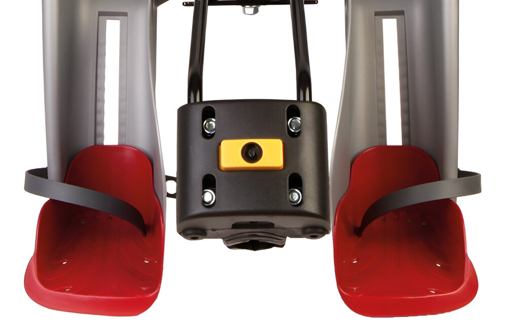 Fotelik rowerowy BELLELLI Mr Fox Standard Srebrny zbliżenie na podnóżki białe tło wygodne podpórki pod stopy nogi dziecka nie zwisają swobodnie komfort i minimalizuje zmęczenie paski zabezpieczające nogi regulacja wysokości w zakresie około 15 cm