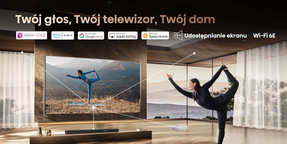 Telewizor HISENSE 110UXNQ - Sterowanie głosem i integracja z inteligentnym domem, kobieta tańczca balet, w tle telewizor z soundbarem