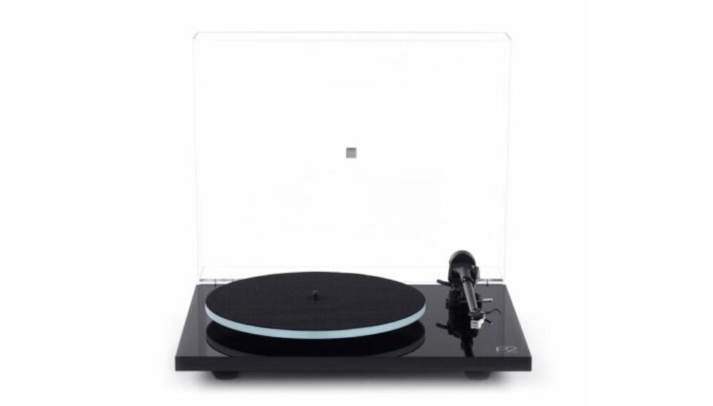 Gramofon REGA Planar 2 Wkładka Rega Nd3 - Dobra zgodność, układ biasu, gramofon stojący na białym blacie
