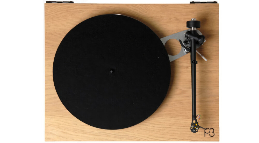 Gramofon REGA Planar 3 Wkładka Rega Nd5 - Ulepszone prowadzenie, Mosiężne łożysko główne, Redukcja naprężeń wewnętrznych, gramofon od góry na białym tle