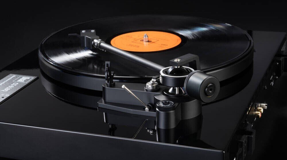 Gramofon DUAL CS 618Q napęd bezpośredni stabilne obroty szybki start, kadr gramofonu na ramię oraz płytę