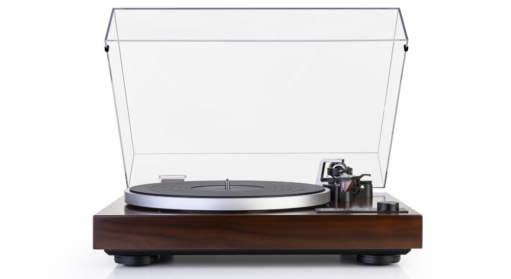 Gramofon DUAL CS 518 funkcje dodatkowe: regulowana siła nacisku i antyskating, stopki z absorberami rezonansowymi, zawieszenie silnika z amortyzacją drgań, gramofon od frontu na białym tle