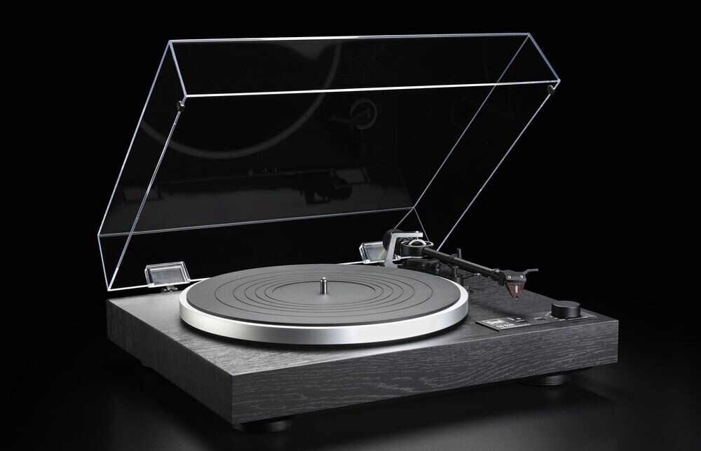 Gramofon DUAL CS 529 BT - automatyczny start stop, ochrona płyt, łatwa obsługa, gramofon z otwartą pokrywą po skosie na czarnym tle