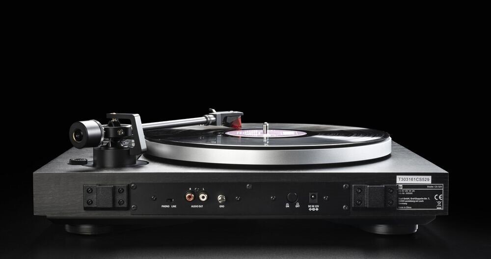 Gramofon DUAL CS 529 BT - dedykowana aplikacja, zdalne sterowanie, wygodne ustawienia, gramofon od frontu na czarnym tle