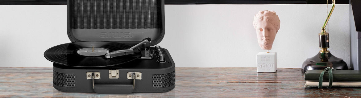 Gramofon AIWA VPX-1951 Bluetooth 5.0 USB MP3 nagrywanie winyli, gramofon na drewnianym blacie od frontu