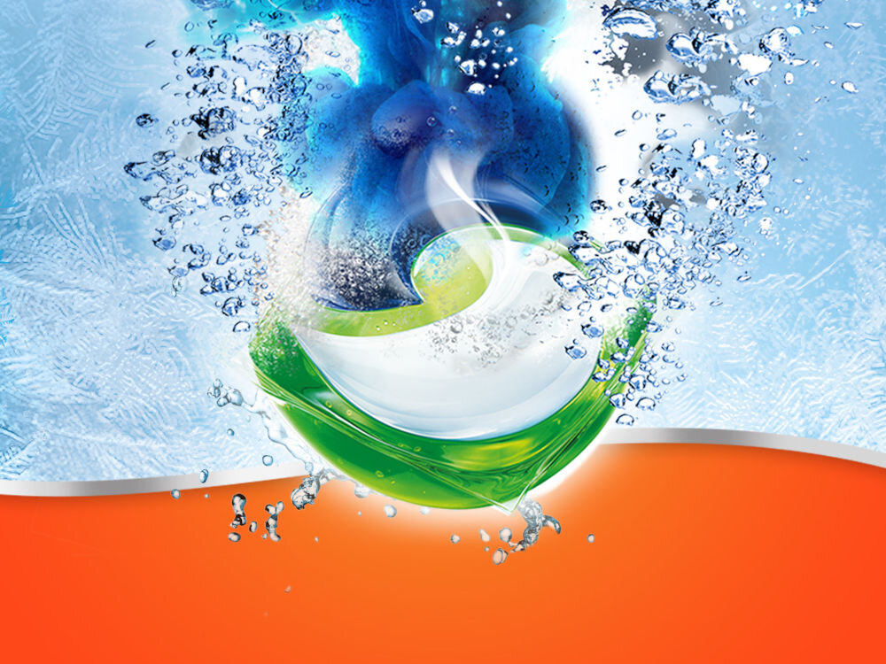 Kapsułki do prania VIZIR All In 1 Pods Color - 60 szt. Trójkomorowa kapsułka do prania Vizir zanurzona w wodzie, uwalniająca niebieski detergent wśród pęcherzyków powietrza na tle lodu.