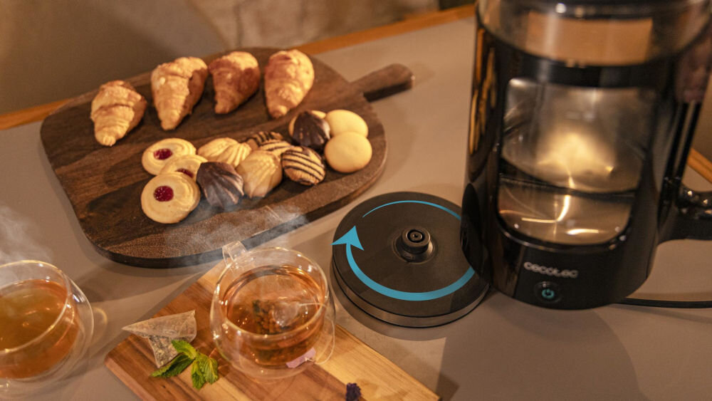 Czajnik CECOTEC ThermoSense 330 Glassy czarny czajnik przezroczysta szybka podstawa strzałka na podstawie pokazująca jej obrót Obrotowa podstawa 360° bezprzewodowy dzbanek wygodne korzystanie >prawo- czy leworęczny automatyczne wyłączanie po zdjęciu z podstawy dodatkowe zabezpieczenie bezpieczeństwo użytkowania intuicyjna obsługa funkcjonalność