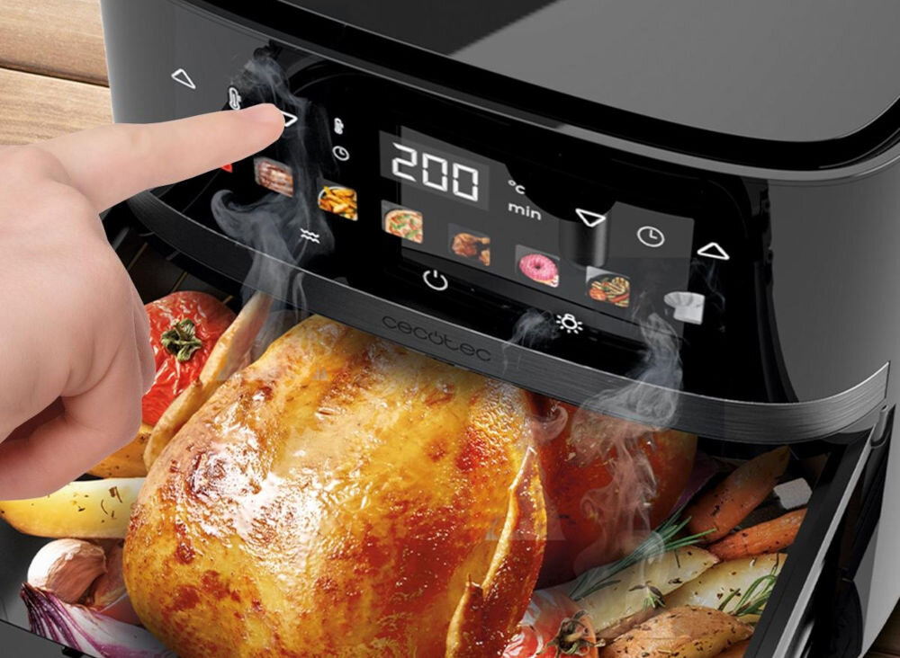 Air Fryer Frytkownica beztłuszczowa CECOTEC Cecofry&Grill Duoheat 8000 osoba dotyka czarny panel wyświetlacz ilustracje przyciski wewnątrz kosza znajduje się potrawa kurczak warzywa 8 programów kilka dotknięć na panelu dotykowym automatycznie dopasowuje czas i temperaturę Wbudowane tryby gotowania szybkie przygotowanie różnych potraw