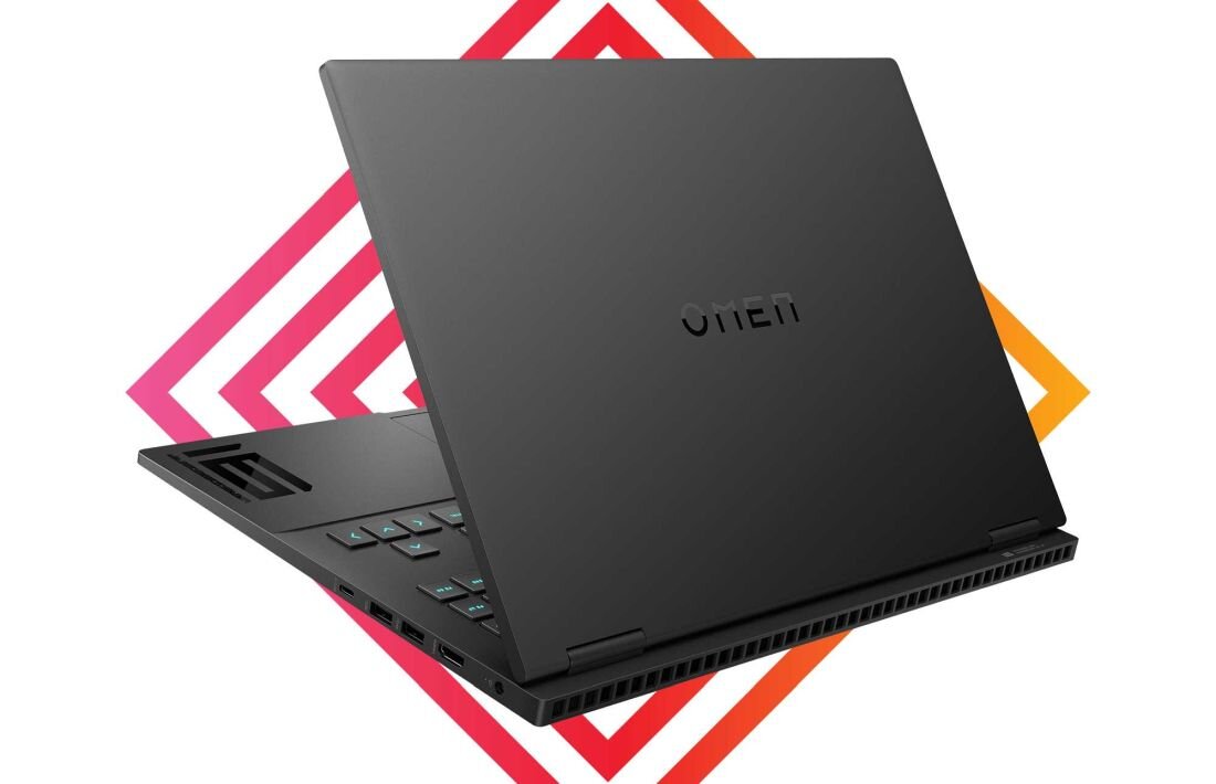 Laptop HP Omen 16 - Tylna obudowa laptopa HP Omen 16 na kolorowym tle. 