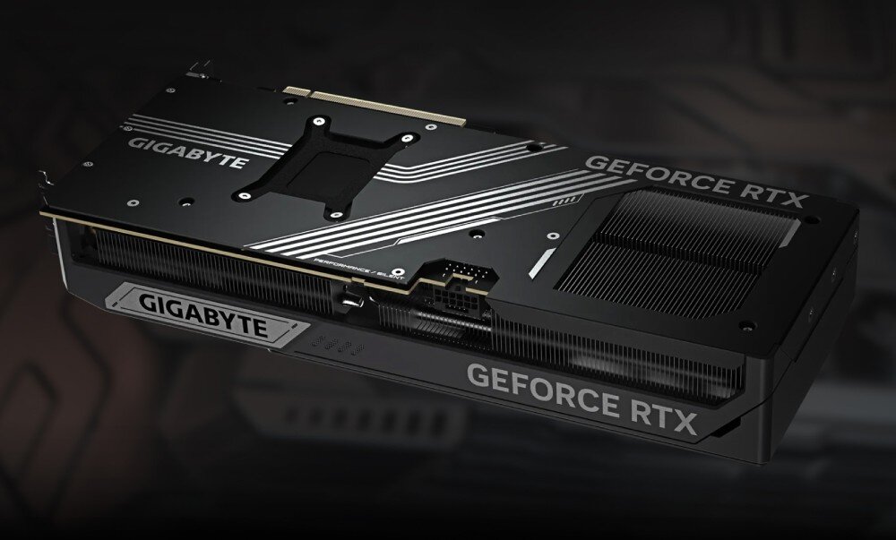 Karta graficzna GIGABYTE GeForce RTX 5080 Windforce SFF 16GB Karta graficzna widziana od góry, z napisem 'GIGABYTE' i 'GEFORCE RTX', aluminiowy backplate z wzorem białych linii, fragment radiatora i złącze zasilania po prawej stronie, system chłodzenia, elementy