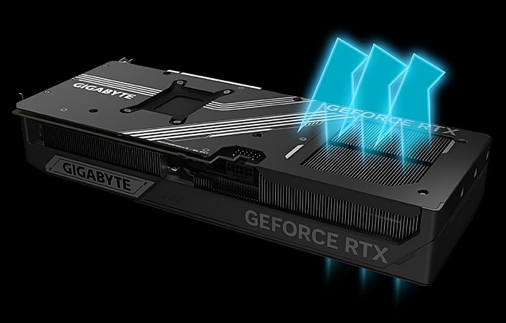 Karta graficzna GIGABYTE GeForce RTX 5070 Ti Windforce SFF 16GB DLSS 4 Widok tylnej części karty, prezentujący metalowy backplate z wcięciami umożliwiającymi lepszą cyrkulację powietrza. Dodatkowe oznaczenia pokazują przepływ ciepła i efektywność systemu Screen Cooling