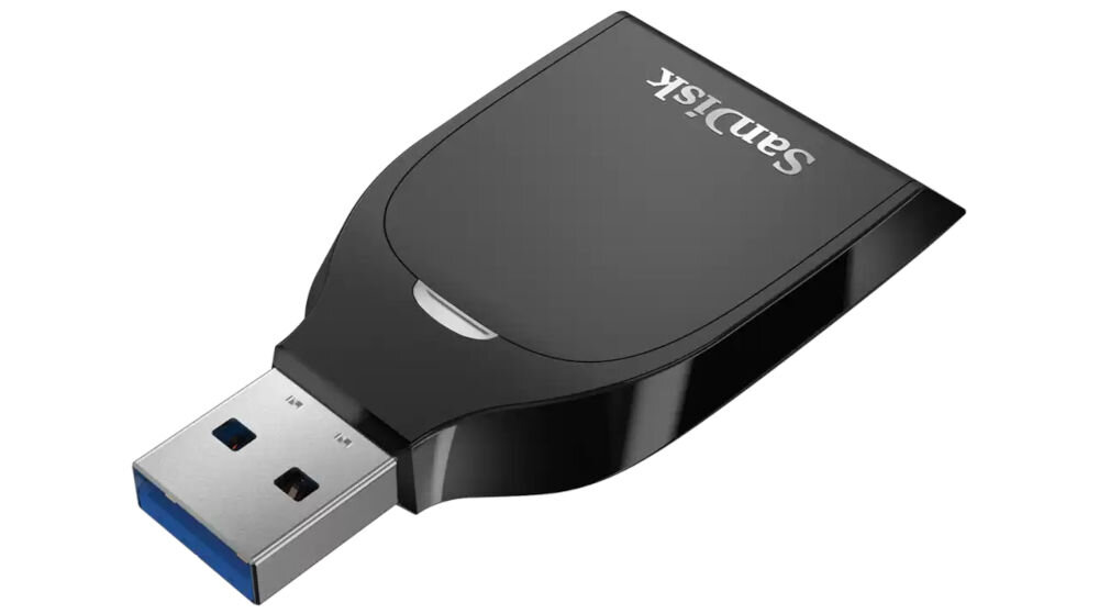 Czytnik kart SANDISK QuickFlow USB-A Czarny prezentacja czytnika na białym tle szybki przesył danych RAW i 4K UHD odczyt do 250 MB/s zapis do 150 MB/s oszczędność czasu