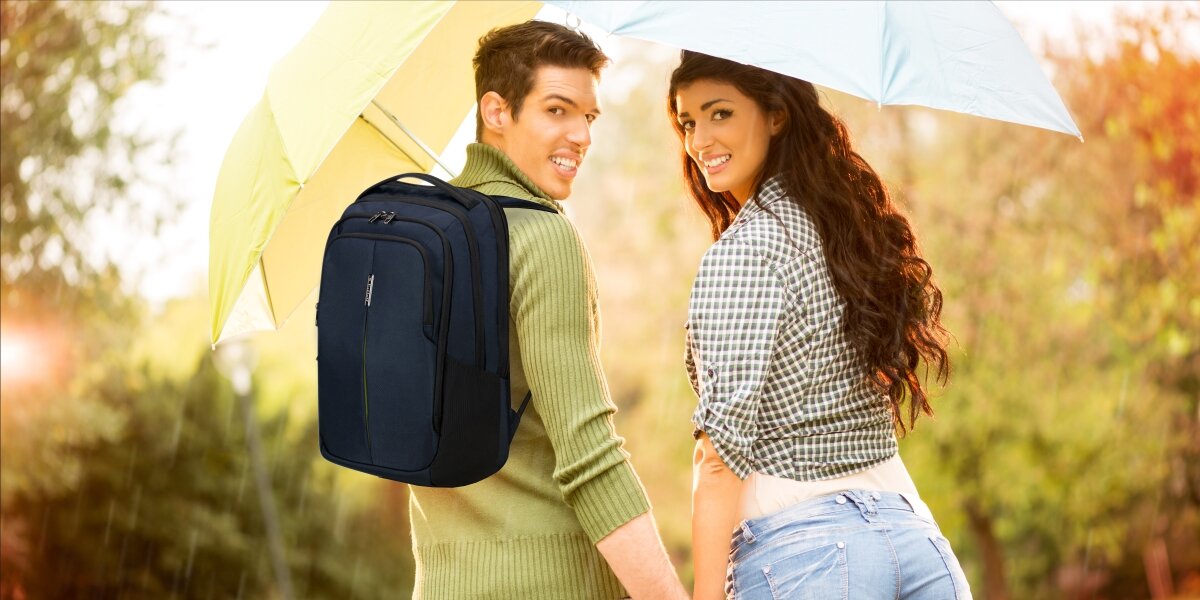 SAMSONITE Guardit 3.0 plecak zalozony na plecach mężczyzny