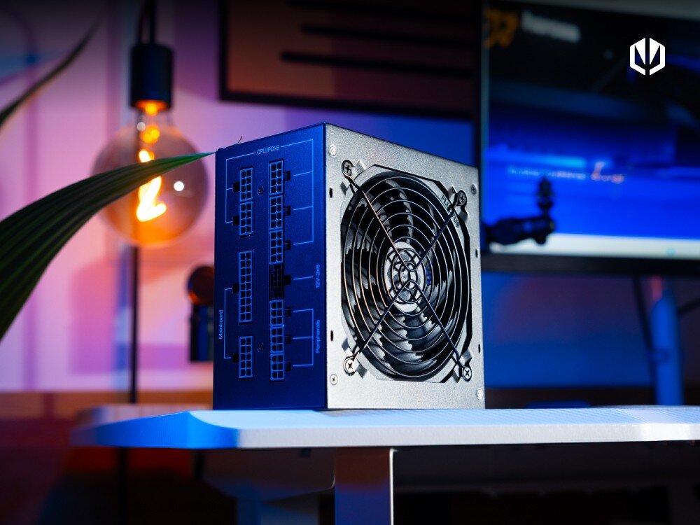 Zasilacz ENDORFY Supremo FM6 1000W Zasilacz ENDORFY Supremo FM6 1000 W - widok z modularnym panelem złącz i wentylatorem.