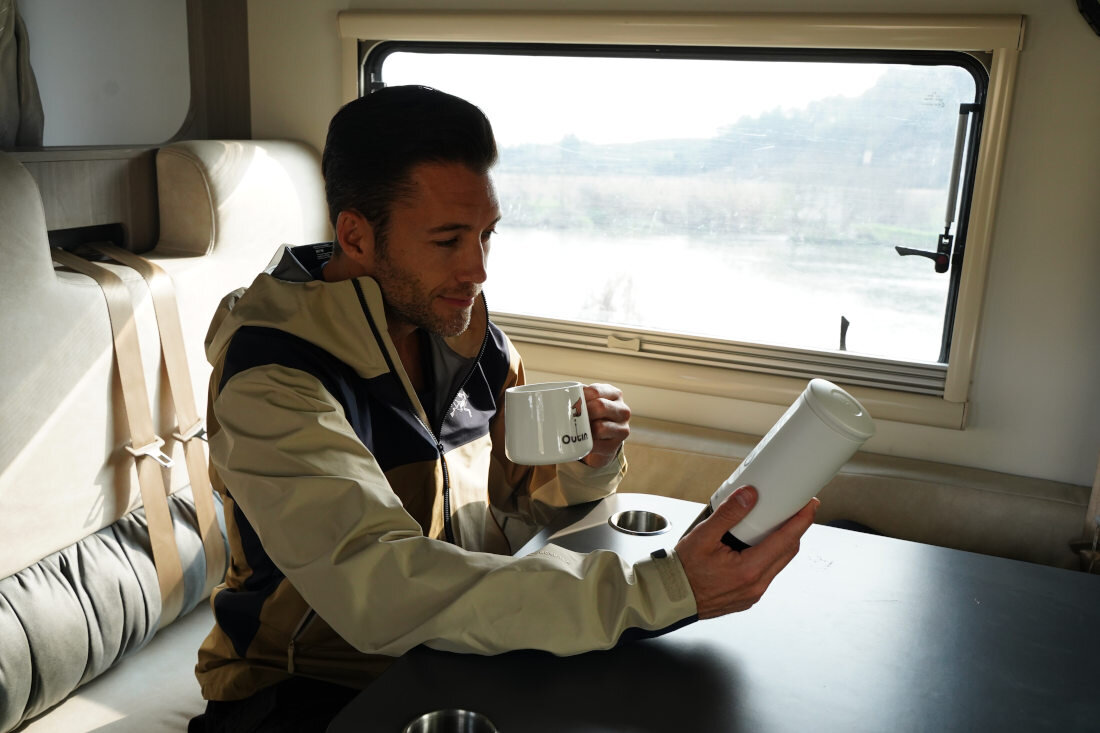 Ekspres OUTIN Nano Szary + Etui ochronne Ciśnienie i temperatura smak aromat kawa z gęstą pianką  niezależnie od miejsca parzenia