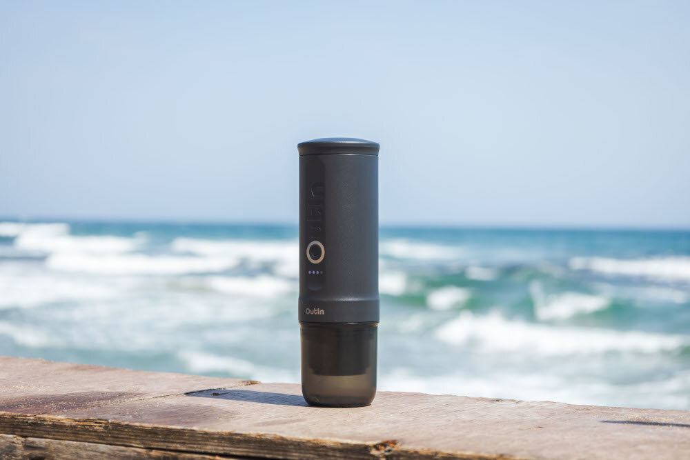 Ekspres OUTIN Nano Szary + Etui ochronne  Certyfikowana jakość  wysokie standardy Jakość potwierdza certyfikat Coffee Brewing Center nagrody Red Dot Design Award 2023 i IF Design Award 2024