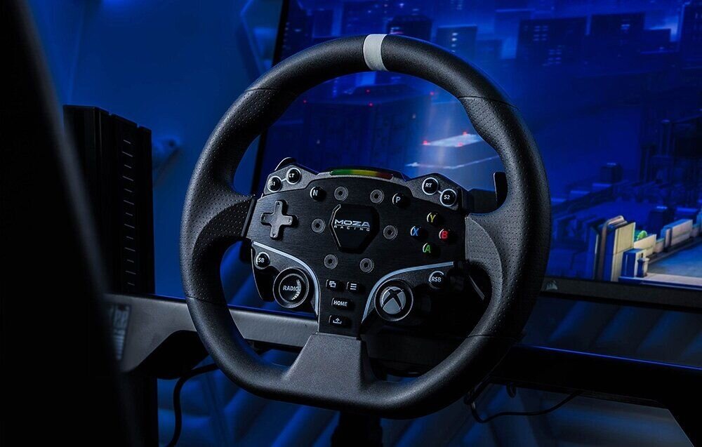 Kierownica MOZA Racing R3 RS053 (XBOX/PC) na tle z niebieskim podświetleniem