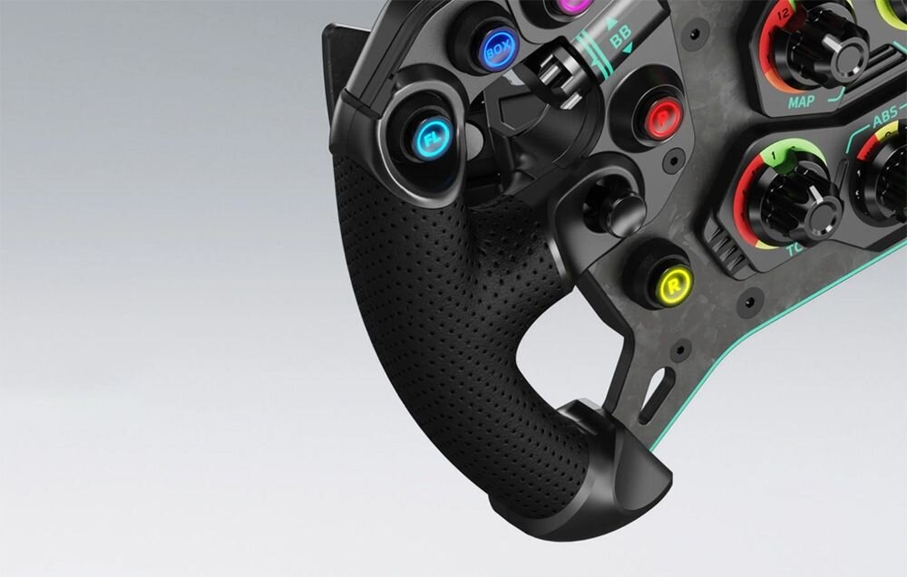 Kierownica MOZA Racing GS V2P RS056 (PC) Zbliżenie na bok kierownicy Moza Racing GS V2P RS056 średnica ergonomiczna konstrukcja sportowy styl GT kompatybilność z bazami MOZA
